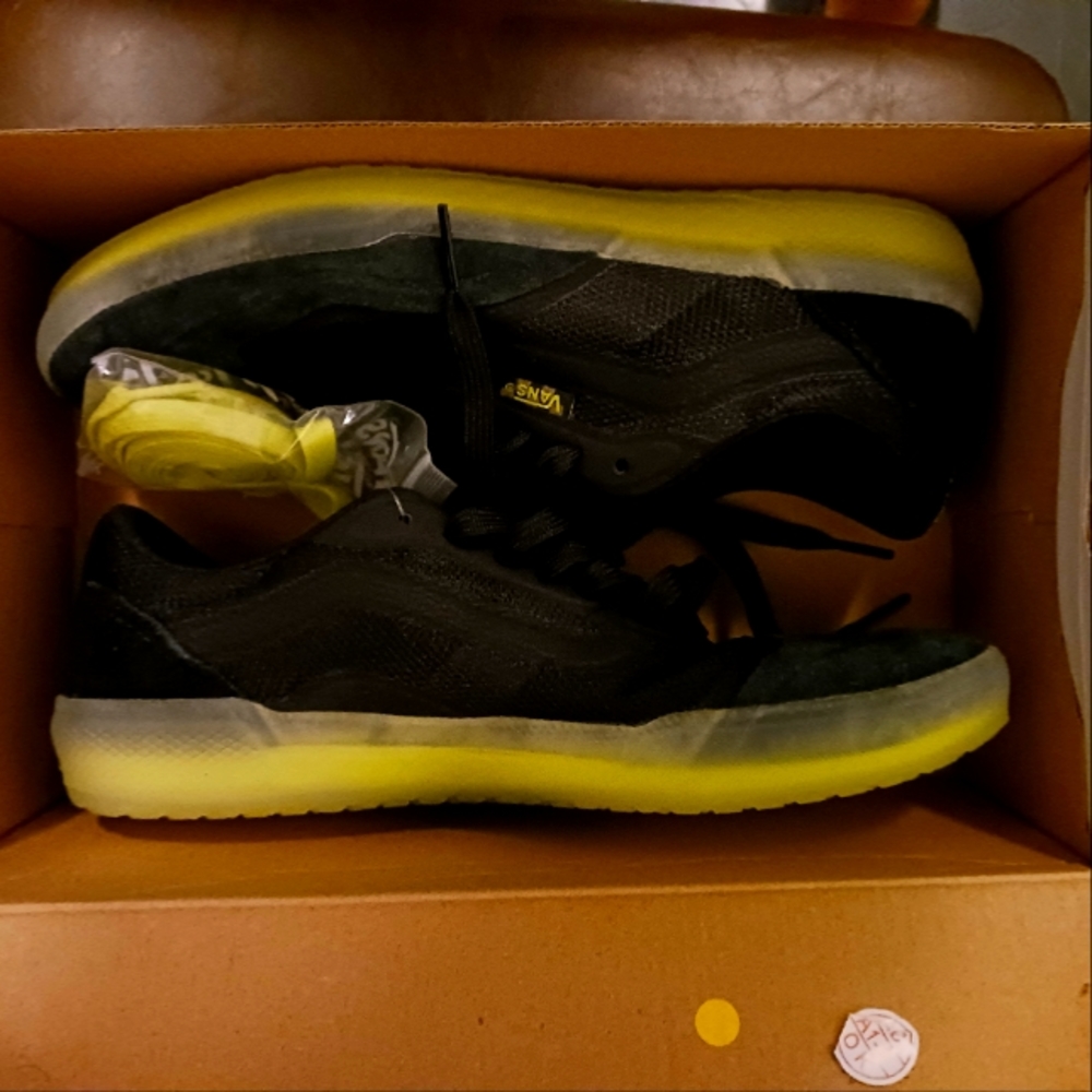 Vans size 7.5 men's woman 9